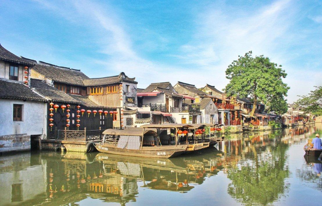 厦门举行AI黑科技体验展 穿越时空与“爱因斯坦”“李白”对谈